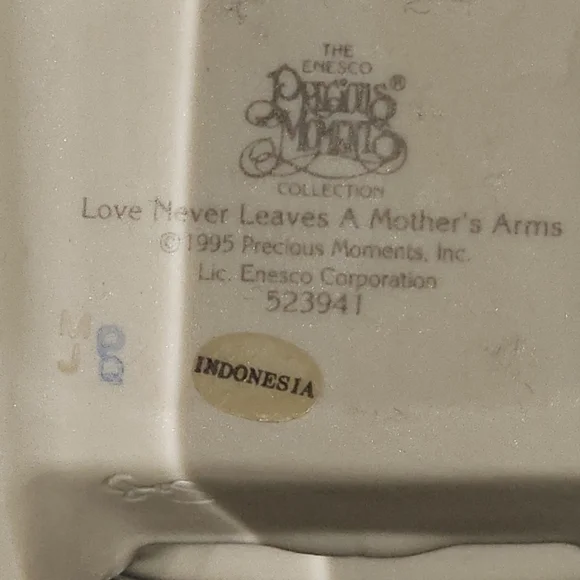 PRECIOUS MOMENTS Love Never Leaves A Mother's Arms #523941 - Picture 5 of 5